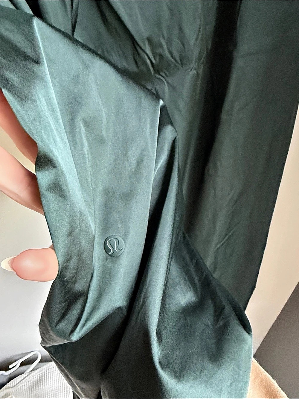 *Rare*Lululemon Stretch Satin Nylon Mid-Rise Pant
Rainforest Green / Light Ivory - Picture 8 of 9